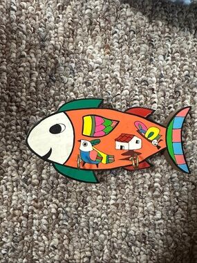 El madero de Jesus Orange Decorative Fish Wall Hook with Multicolor Accents